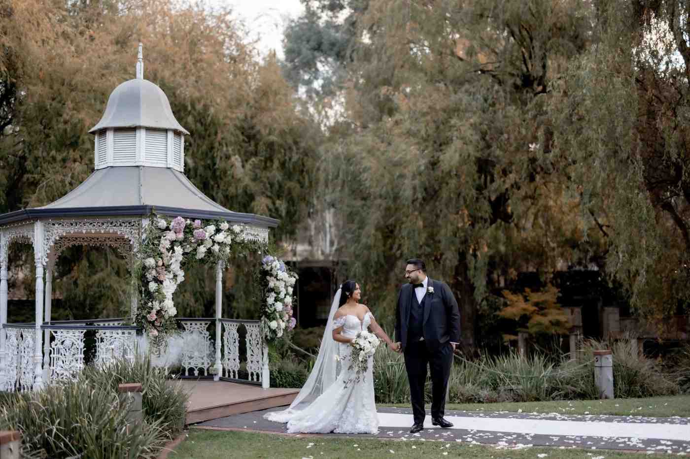 MelbourneWeddingVenueYarraValley374AlexandraBradleyPhotography 1 1 2048x1366 (1)